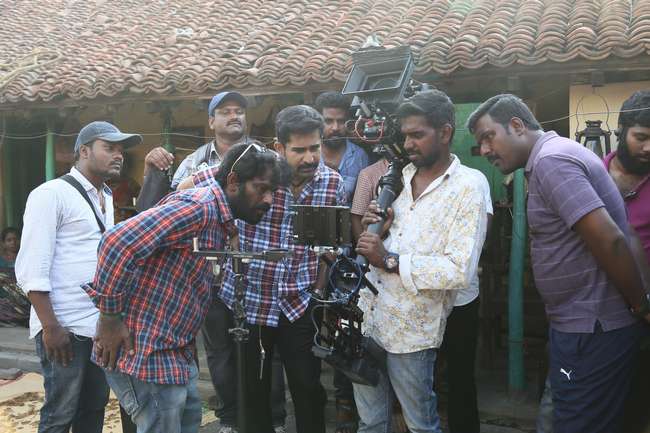 Thimiru Pudichavan Movie Working Stills